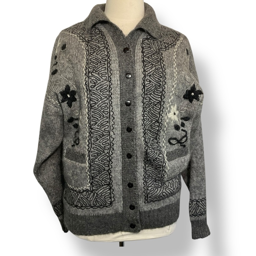 Handmade Cardigan Sweater Womens Grey Embroidered Floral‎ Size Extra Large